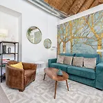 Mira In By Solaga Homes Apartment